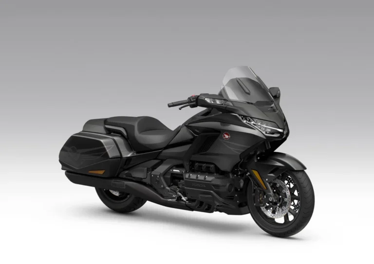 Gold Wing ma 50 lat za sobą i nadal nie potrzebuje rewolucji. Honda odświeża flagowy model