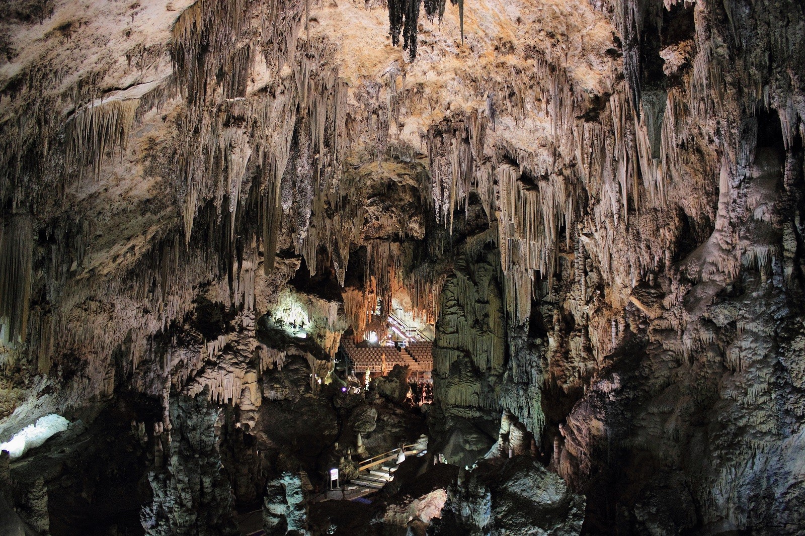 Ludzie odwiedzali tę jaskinię przez ponad 40 tysięcy lat. Jak z niej korzystano?