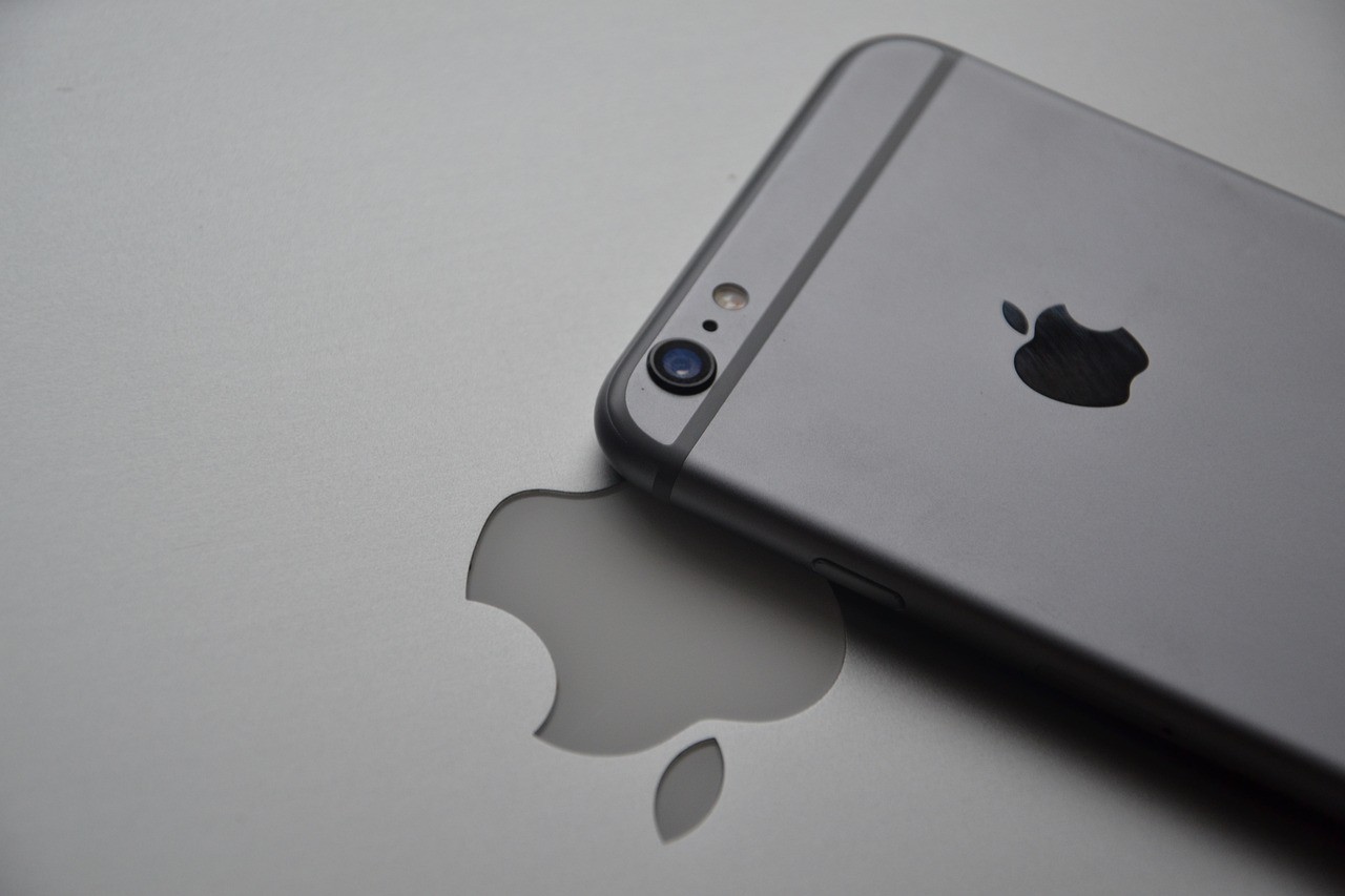 Pierwsze składane urządzenie od Apple’a nie będzie iPhone’em. Co zatem dostaniemy?