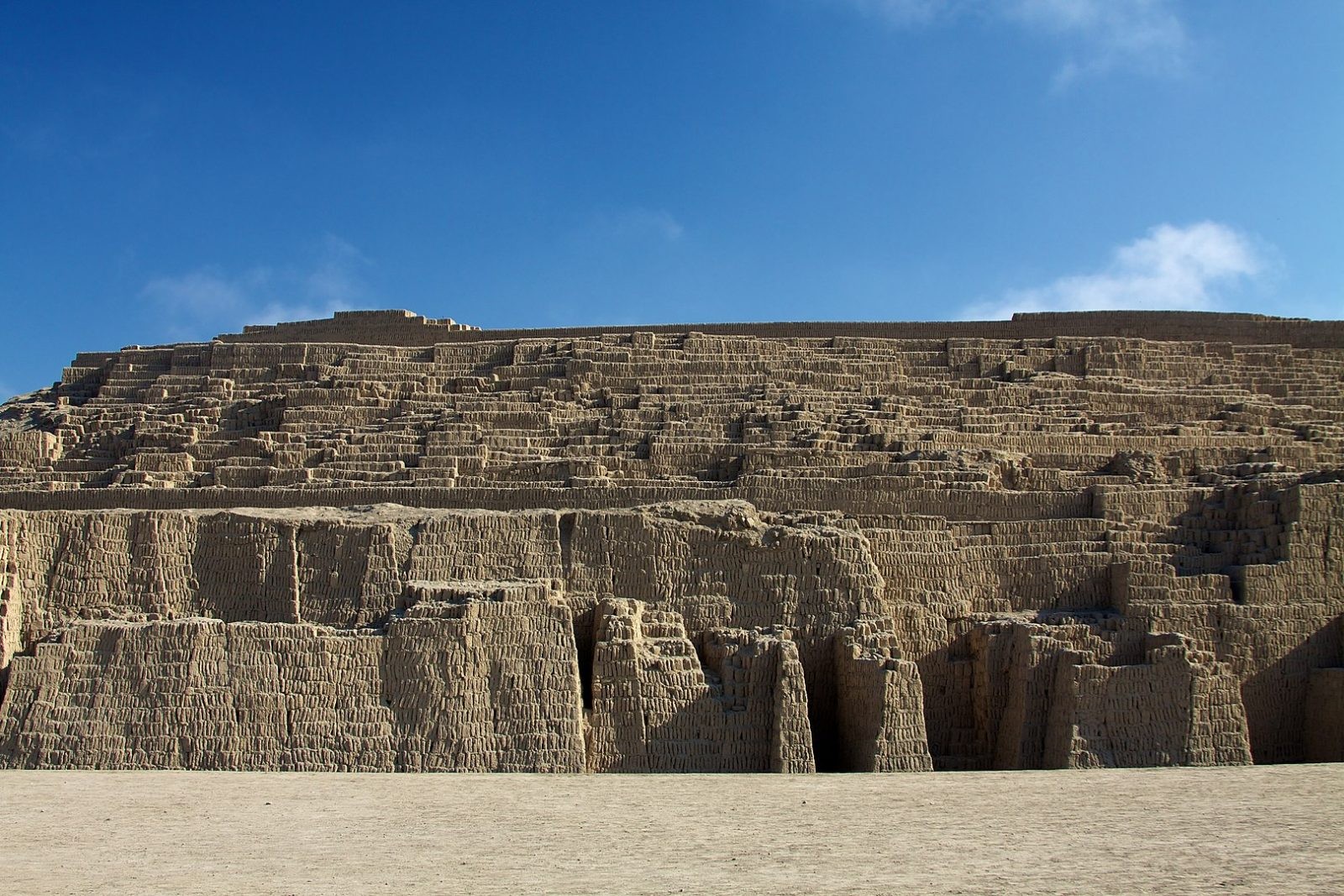 Peruwiańska piramida zadziwia zawartością. Znaleziono w niej grób 