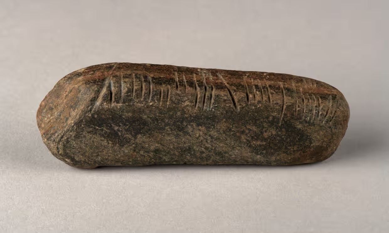 Znalazł kamień z zagadkowym napisem. Naukowcy zidentyfikowali pismo