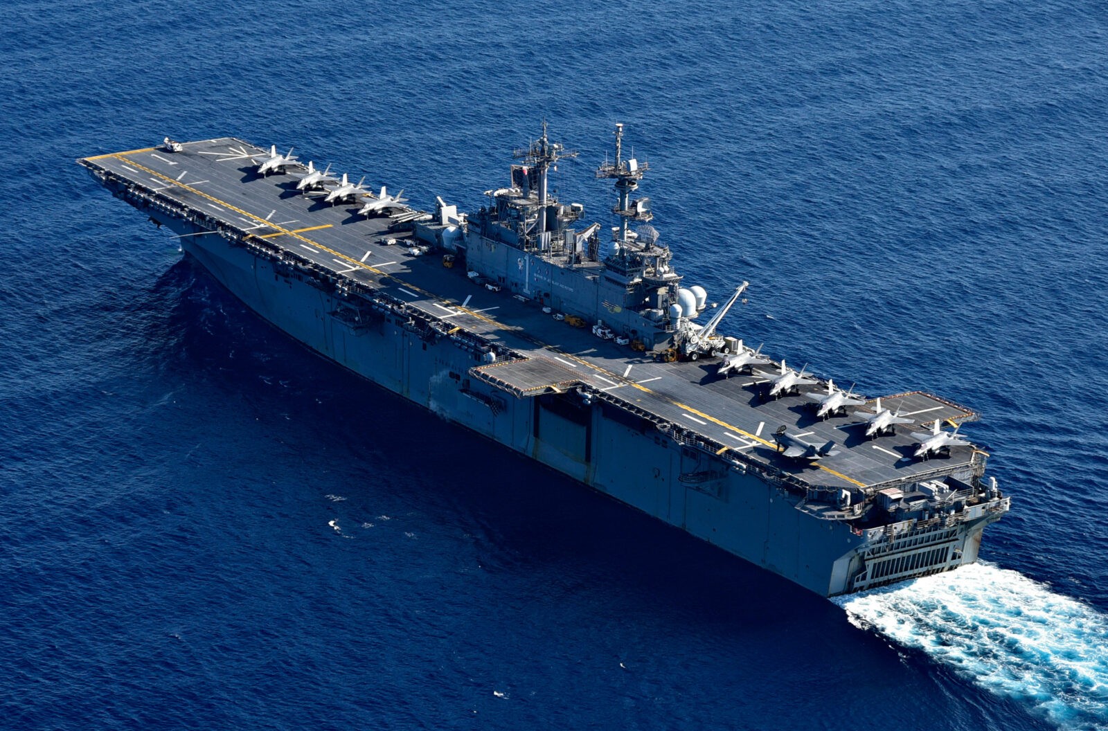Amerykański USS America, do którego typ 076 ma być zbliżony rozmiarami /Fot. US Navy
