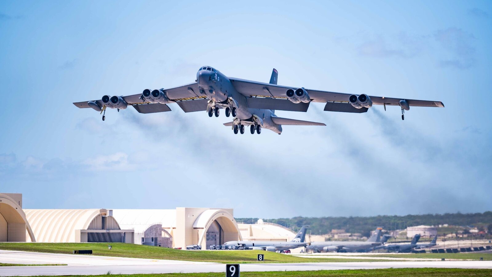 B-52 podczas startu /Fot. USAF
