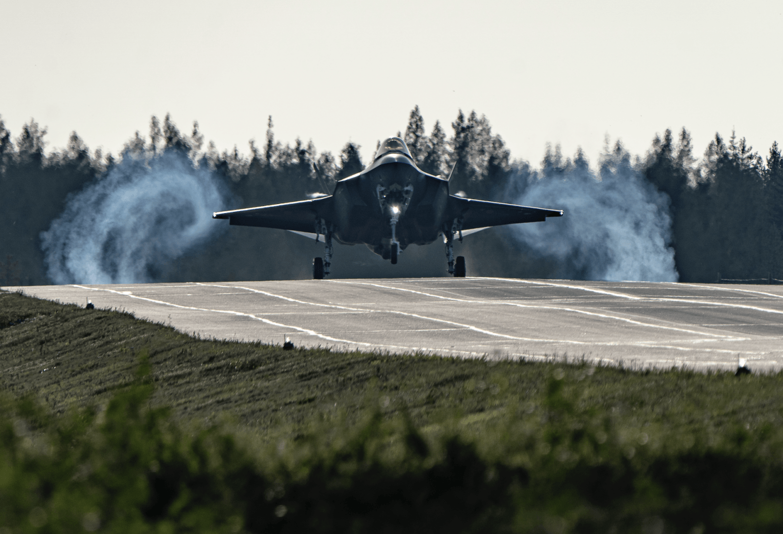 F-35 podczas lądowania na autostradzie /Fot. USAF
