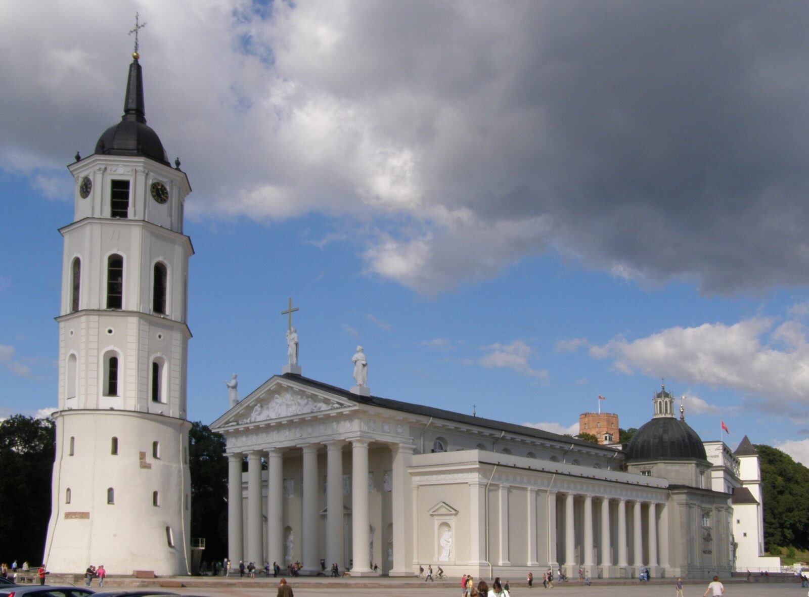 Tajna skrytka zawierała insygnia polskich władców! Wielkie skarby w średniowiecznej krypcie