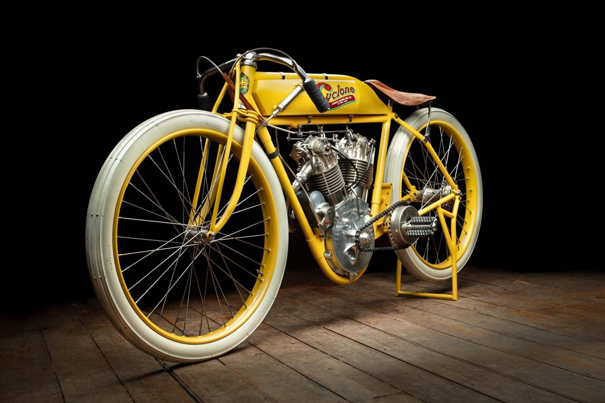 1915 Cyclone V-Twin &#8211; niewiele tych motocykli zostało na świecie
