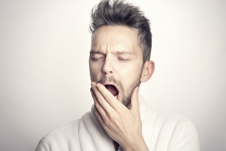 Noc z głowy i pełen dzień wyzwań? Ten trik zadziała na skupienie lepiej niż kawa
