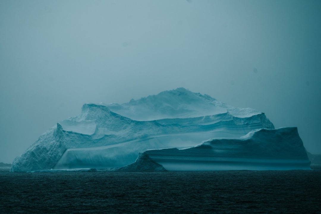 Krwawe wodospady Antarktydy. Co naprawdę płynie w lodzie na końcu świata?