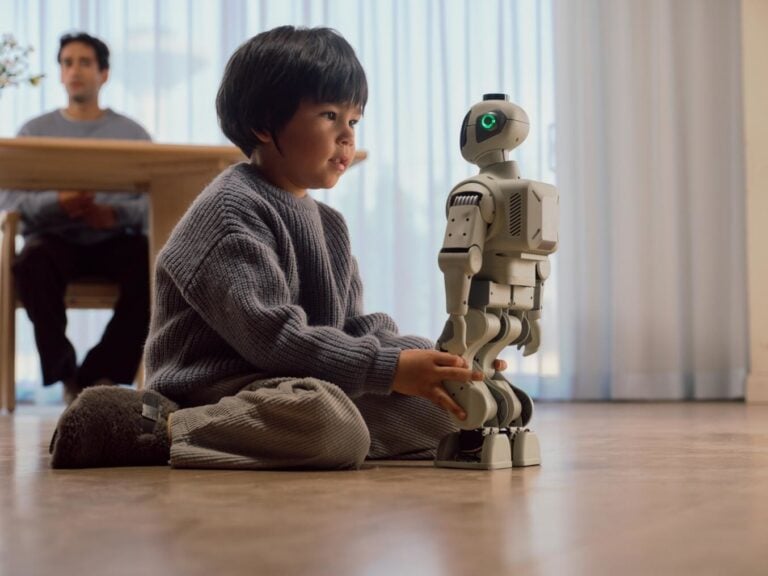 Najpierw go kopnęli, potem zaczęli po nim płakać. Dlaczego roboty wywołują w nas tak skrajne emocje?