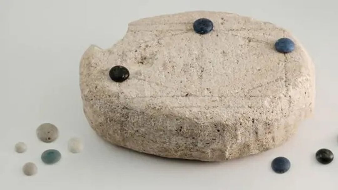 Kamień z Holandii zawiera geometryczny wzór. Archeolodzy odczytali antyczny szyfr