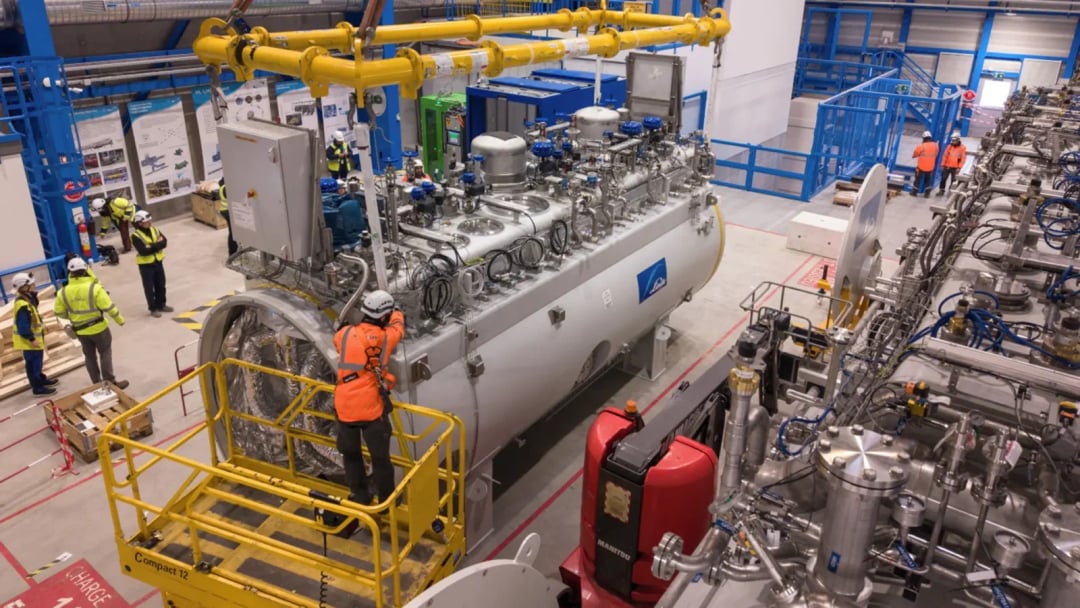 Zimno, które napędza przyszłość. Gigantyczne moduły trafiły pod ziemię