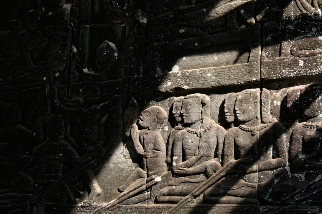 Od Piltdown do “zaginionych zwojów”. Ciemna strona archeologii