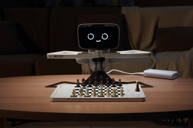 Może problemem nie były szachy. Tylko to, że zamknęliśmy je w aplikacjach? Ten robot to rozumie