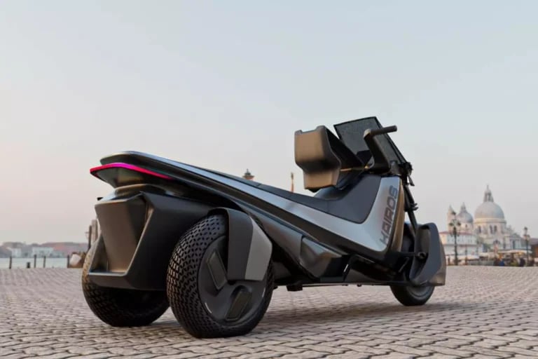 Motocykl, który przechyla się jak jednoślad, ale myśli o bezpieczeństwie jak auto