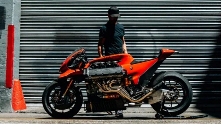 Ktoś zbudował motocykl wokół V8 z Ferrari. Dobrze, że nie wszystko w motoryzacji musi być rozsądne