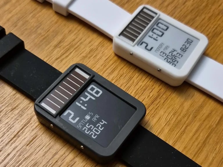 Ten smartwatch ma E Ink, panel słoneczny i baterię na miesiące. Podoba mi się jego bezczelny minimalizm