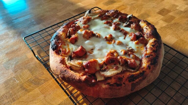 Piecyk do pizzy dał mi w kość. Wróciłem do piekarnika i kamienia, a teraz chcę Cię ostrzec