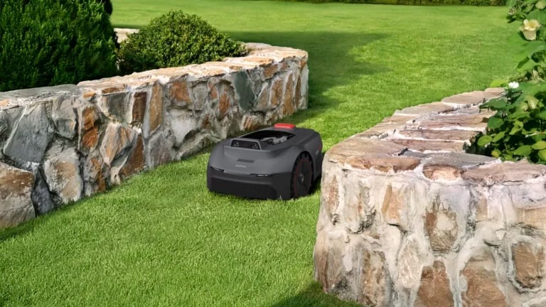 Robot koszący za rozsądniejsze pieniądze? MOVA celuje w małe ogrody i chyba dobrze czyta nasze zmęczenie