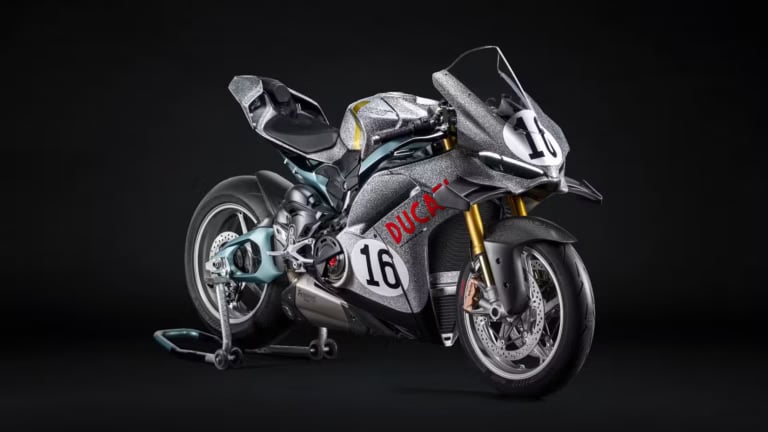 Collezione 100 wygląda jak muzeum na dwóch kołach. Tyle że z mocą ponad 200 KM
