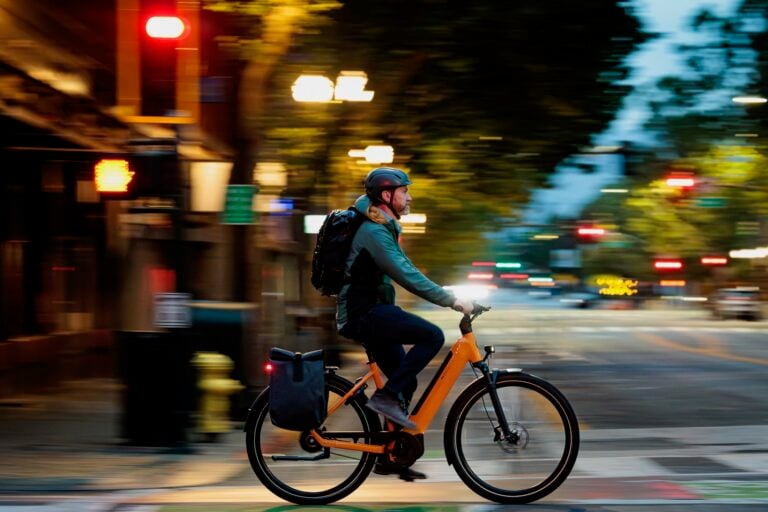 Szybki e-bike z Holandii pokazuje, że drugi samochód w rodzinie ma coraz trudniejsze życie