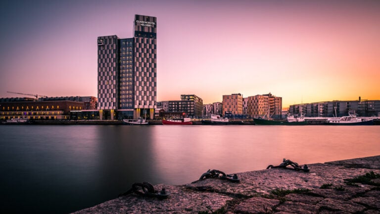 Finlandia to najszczęśliwszy kraj świata. Naukowcy zrobili coś szalonego, by zrozumieć ten fenomen