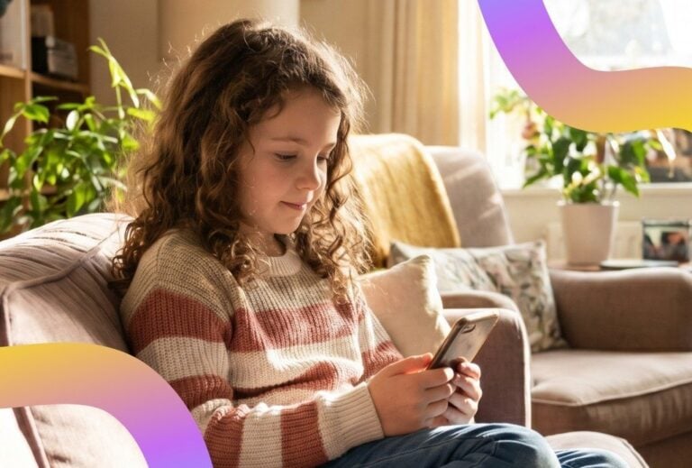 83% dzieci sięga po smartfon. Okazuje się też, że coraz wcześniej wchodzą do tego świata