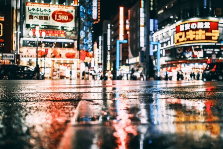 Marzy Ci się wizyta w Kraju Kwitnącej Wiśni? Japonia wprowadza ważne zmiany dla turystów