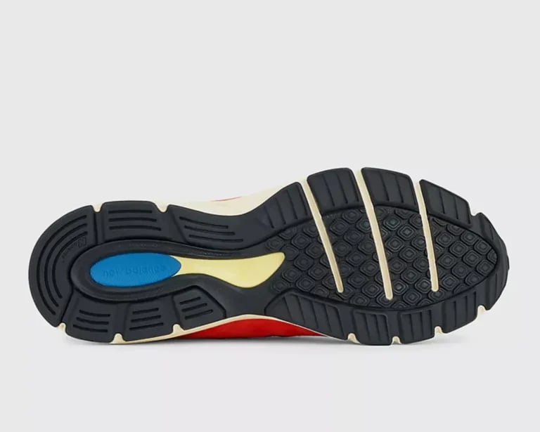 New Balance ubrał swoje najbardziej rozsądne sneakersy w zachód słońca