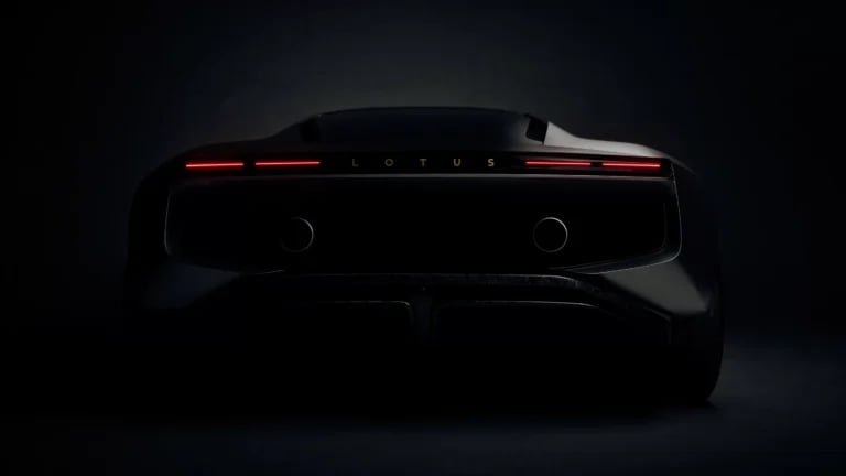 Lotus planował pełną elektryfikację. Teraz mówi, że to jednak nie wystarczy