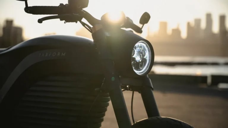 Ten model pokazuje, że elektryczny motocykl nie musi wyglądać jak kara za ekologię