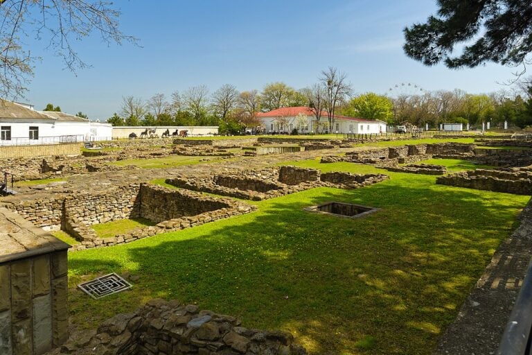 Rosjanie znaleźli pierścień z wizerunkiem egipskiej królowej. Skąd wziął się tam starożytny artefakt?