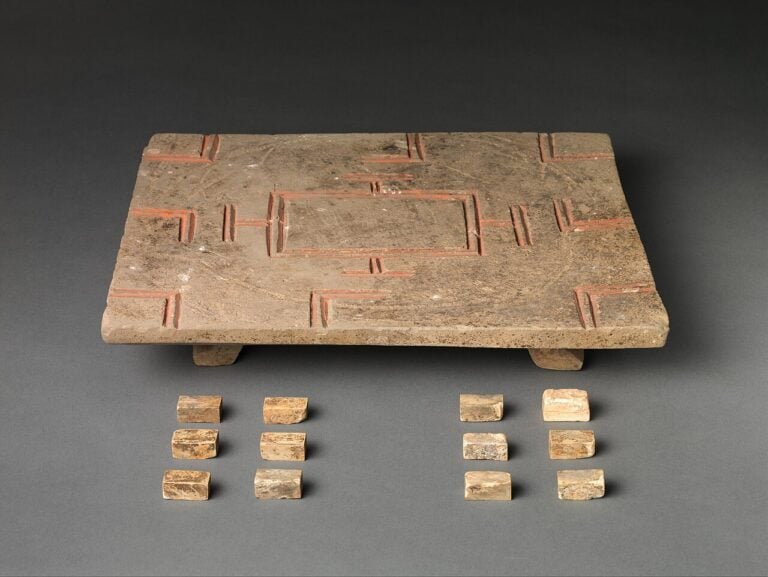 Archeolodzy natrafili na wyjątkowe plansze w grobowcach. Enigma z Chin ma 2000 lat