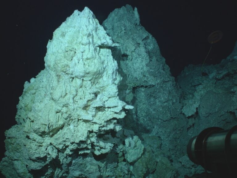 Naukowcy przewiercili ponad kilometr dna oceanu. Odkryli system zasilający Zaginione Miasto