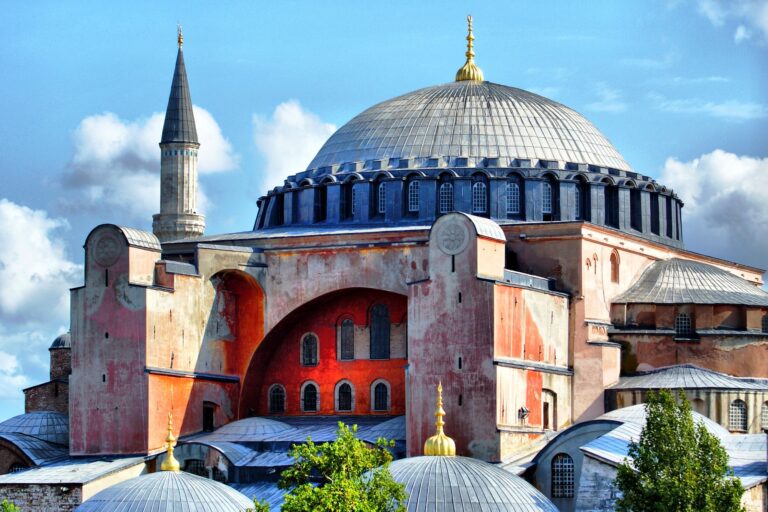 Hagia Sophia zawiera runy wikingów. Zagadka tych napisów liczy tysiąc lat