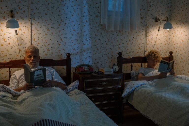 Dziś przed snem zamień telefon na książkę. Tylko wybierz odpowiednią lekturę