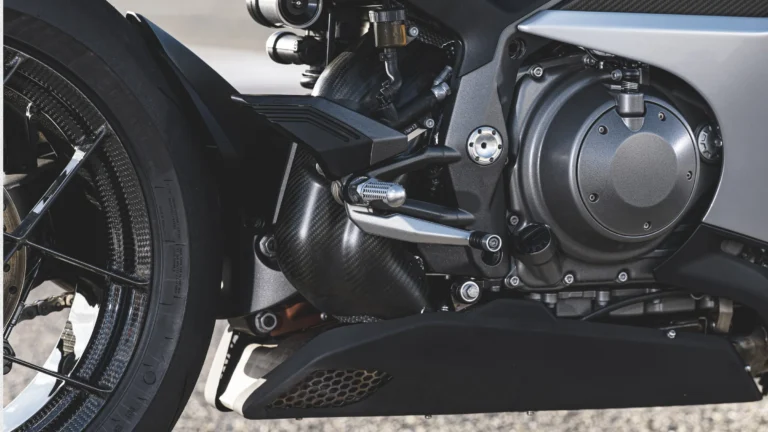 Ponad 200 KM i zaskakująco mało stylistycznego chaosu. Norton zdobywa ważną nagrodę