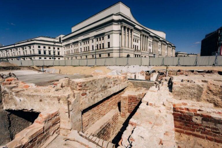 Archeolodzy odsłonili tajemnice Warszawy. Pod Pałacem Brühla kryło się przedwojenne miasto