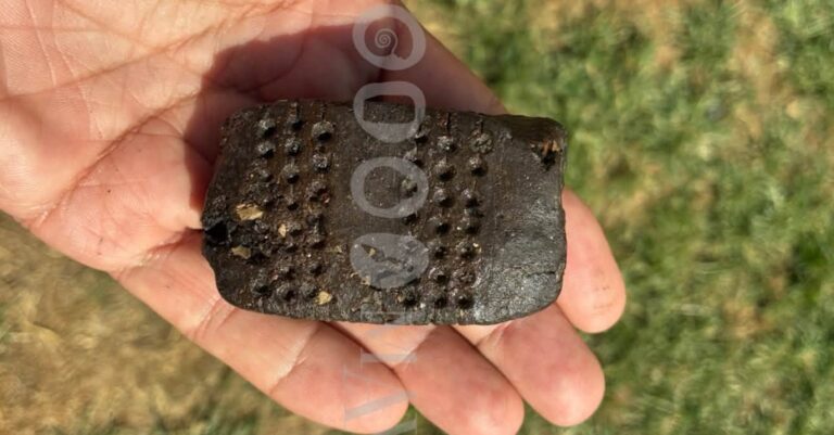 Archeolodzy odnaleźli kompletną tabliczkę sprzed 4000 lat. Jest pokryta zagadkowymi symbolami