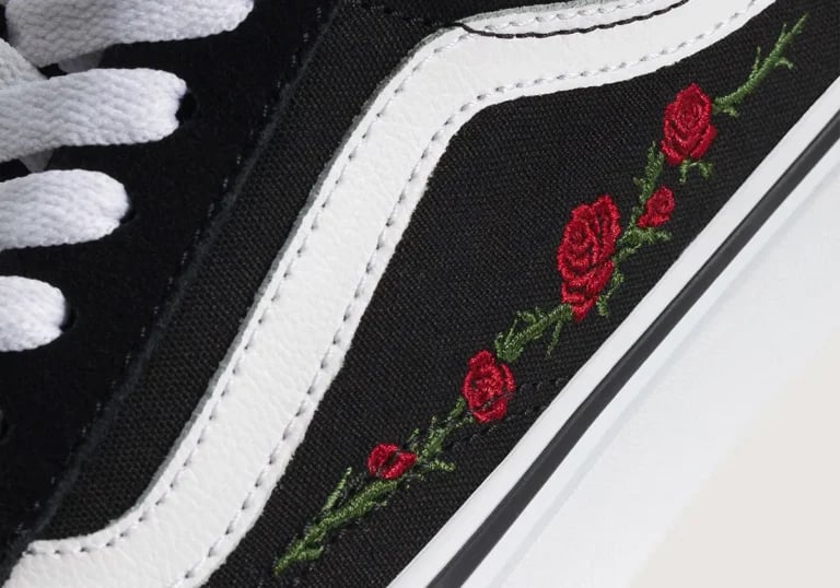 Myślałam, że ten trend umarł w 2016 roku. Vans właśnie wykopał go z szafy