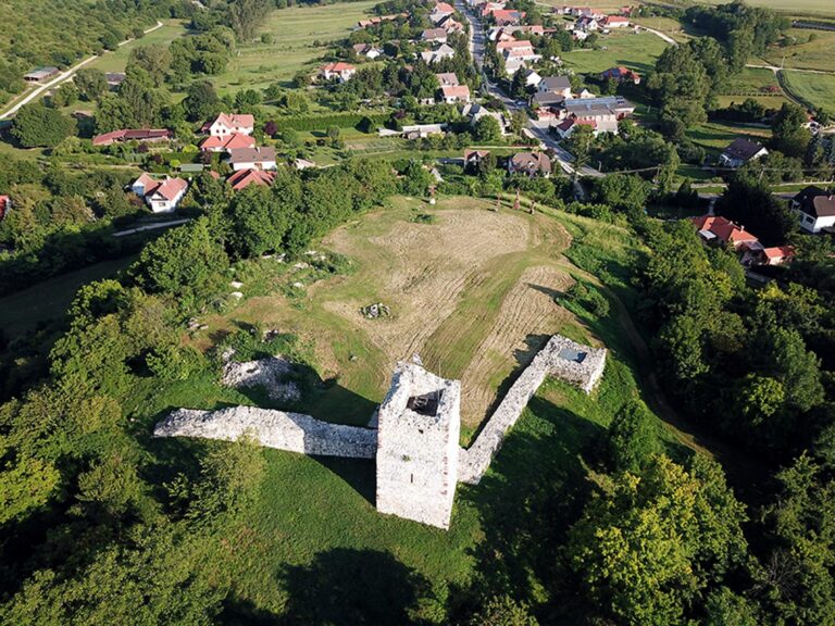 Tajemniczy szyb na terenie średniowiecznego zamku. Archeolodzy nie wiedzą, do czego służył