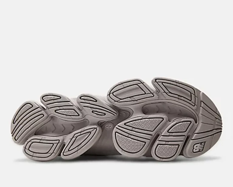 Luxe bez skóry i z wielką podeszwą. New Balance inaczej rozumie dziś premium