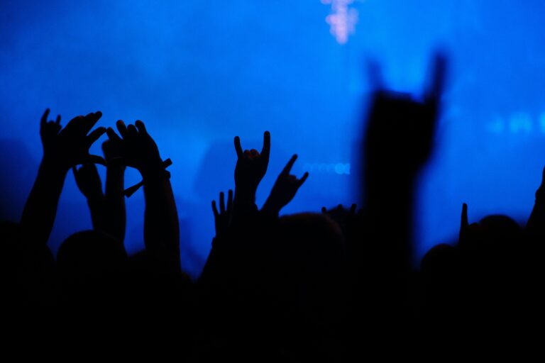 Slayer zamiast relaksacyjnej playlisty? Heavy metal może mieć zaskakujący wpływ na odczuwanie bólu