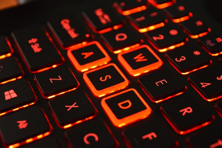 Pomińmy AI. Dzieciaki znowu nie potrafią pisać na klawiaturze i nie wiedzą, czym jest folder