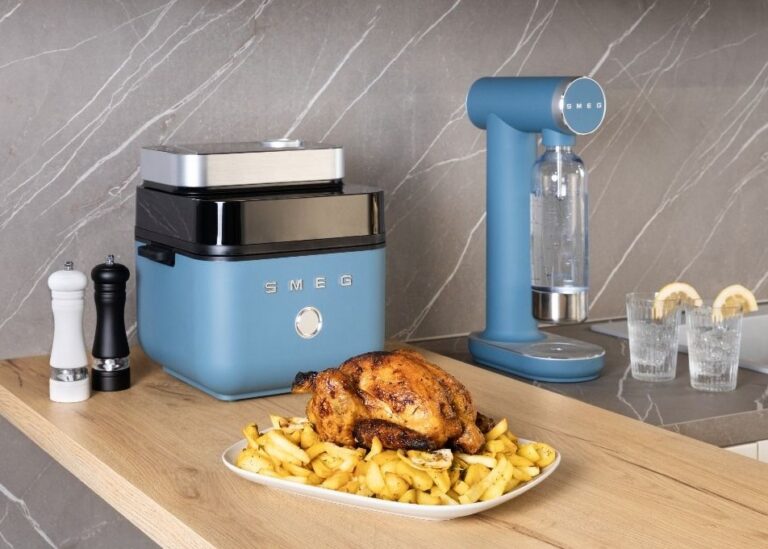 Najbardziej stylowy air fryer na rynku? Smeg wprowadzi do naszej kuchni jeszcze więcej klimatu retro
