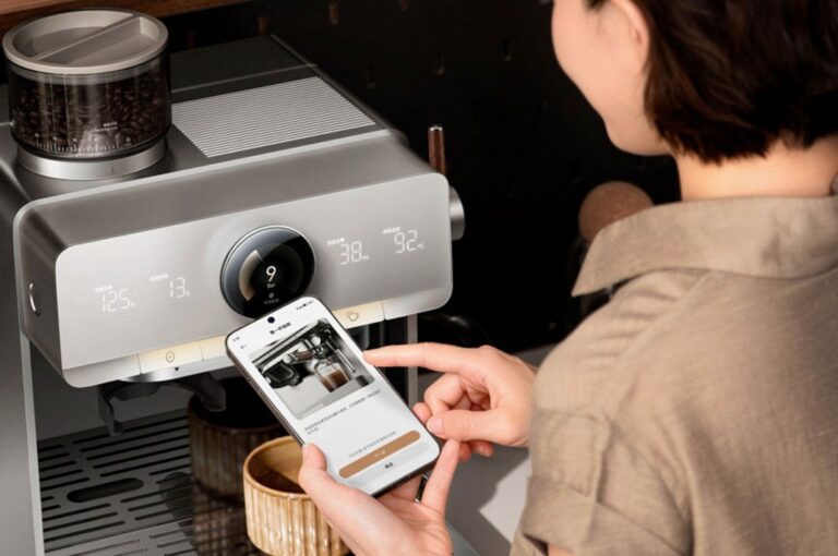 Zostań baristą we własnym domu. Xiaomi pokazało smart ekspres, który nauczy Cię parzyć idealną kawę
