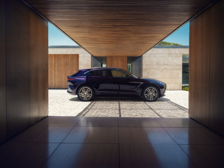 Wielki SUV z osiągami supersamochodu. Aston Martin najwyraźniej nie zna słowa wystarczy