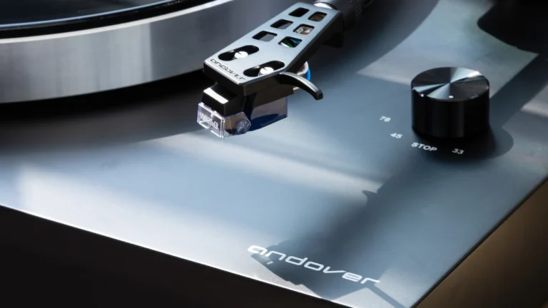 Dobry gramofon nie musi wymagać instrukcji grubości książki. Andover ma na to pomysł