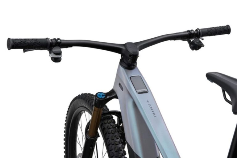 Rower, który ma kontrolę trakcji jak motocykl. Giant mocno przesuwa granicę