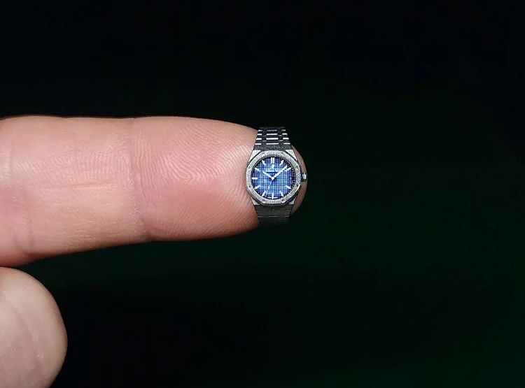 W końcu Rolex w zasięgu każdej ręki. Artysta łączy popkulturę i zegarki w wyjątkowy zestaw