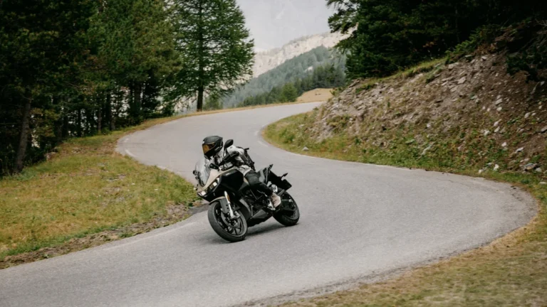 Elektryczne motocykle mają problem z zasięgiem? Zero pokazało bardzo mocny kontrargument